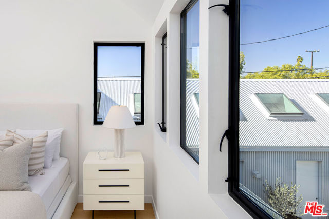 1821 Penmar Avenue, Venice CA: https://media.crmls.org/mediaz/7d591b92-29de-43c7-9d7c-a0870bc94c7b.jpg