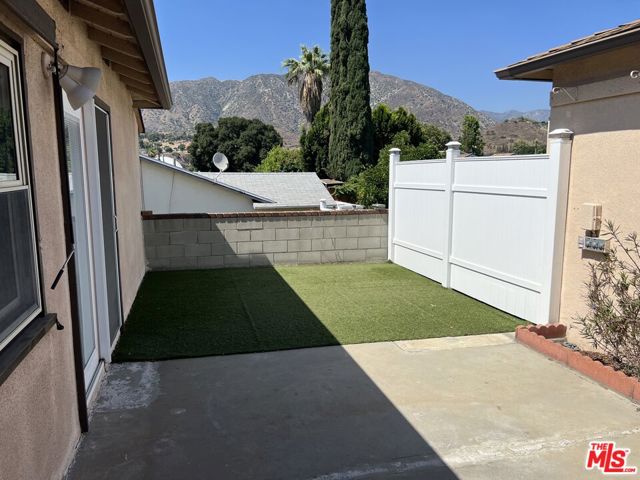 8361 Wentworth Street, Sunland CA: https://media.crmls.org/mediaz/7d593224-58b8-4816-89dd-1e1630fbb841.jpg