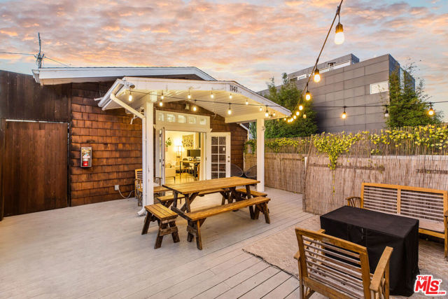 1141 Cabrillo Avenue, Venice CA: https://media.crmls.org/mediaz/7d59a26d-5910-4a59-9ac6-c96042e5cade.jpg