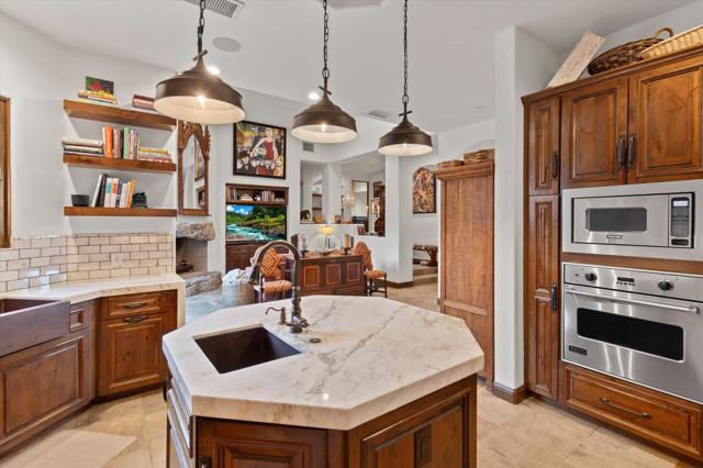 2489 Tuscany Heights Drive, Palm Springs CA: https://media.crmls.org/mediaz/7d5a5ed3-f51a-4af4-8a3e-57681d070345.jpg