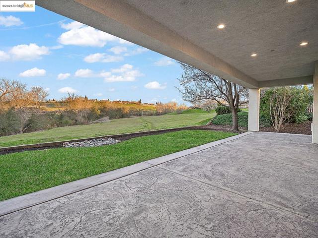 1816 Stone House LN, Lincoln CA: https://media.crmls.org/mediaz/7d5adb16-9fcb-4b29-b7c6-6fa5ac1a963a.jpg