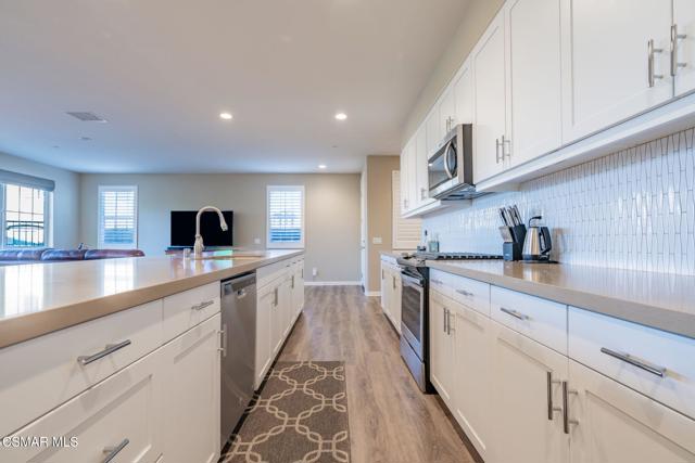 263 Morro Way, Simi Valley CA: https://media.crmls.org/mediaz/7d5b0395-a340-4f08-9ec9-195f6419d841.jpg