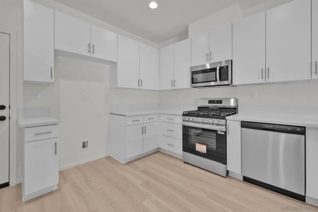 28203 Verdant Ct, Valley Center CA: https://media.crmls.org/mediaz/7d5b1834-08cb-4123-bf15-c66a6ab45d3c.jpg