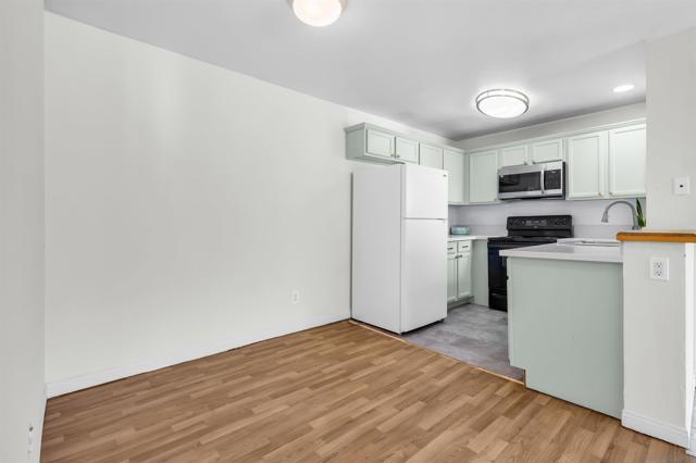 3566 Sunset Ln, San Diego CA: https://media.crmls.org/mediaz/7d5b1b73-9197-459c-ae70-5ae665f98850.jpg