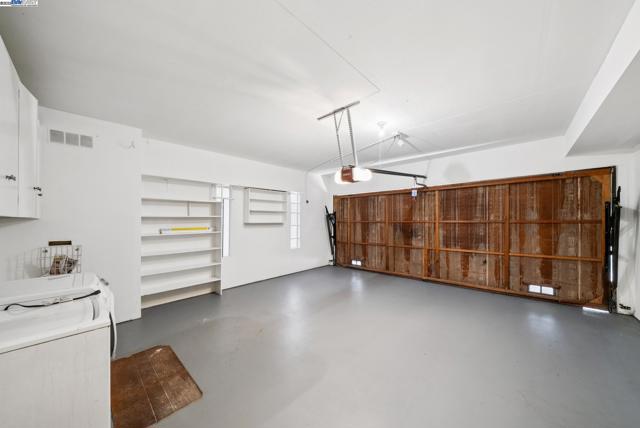 1230 Ballena Blvd, Alameda CA: https://media.crmls.org/mediaz/7d5b272e-843e-44ac-b022-2a7b413b7c0f.jpg