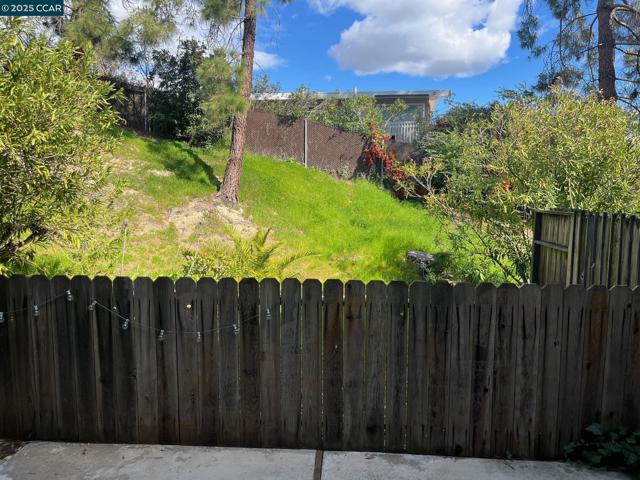 1800 Cannon Dr, Walnut Creek CA: https://media.crmls.org/mediaz/7d5b5e2b-6154-4c19-86da-f28ae03660ce.jpg