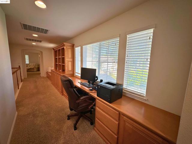 1327 Remington Ct, Tracy CA: https://media.crmls.org/mediaz/7d5c034f-914b-4af4-af34-6f3e15254660.jpg