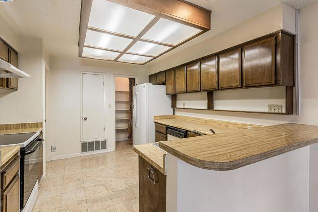 Image 8 of 40 For 1741 Abington Ct