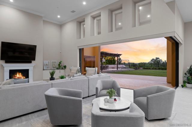 6210 Summit Crest Cir, San Diego CA: https://media.crmls.org/mediaz/7d5c70f0-45ff-4416-9b33-0191ecd503f2.jpg