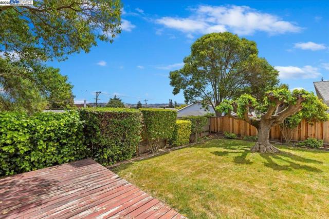 19678 Bernal Street, Castro Valley CA: https://media.crmls.org/mediaz/7d5ca9b3-826c-482f-b78a-af56d33c32f1.jpg