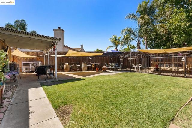 1126 Deerpark Rd, Oakley CA: https://media.crmls.org/mediaz/7d5cb938-03f4-4cb4-97e6-d97dbfb168de.jpg
