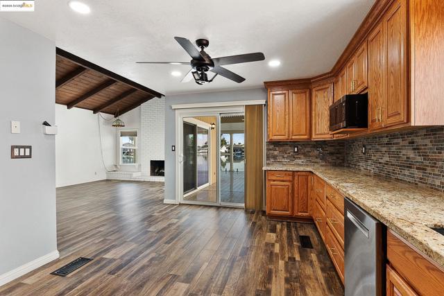 780 Beaver Ln, Discovery Bay CA: https://media.crmls.org/mediaz/7d5d4a57-797a-4c10-a6d3-07f85fdb1050.jpg