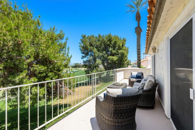 340 Vista Royale Drive, Palm Desert CA: https://media.crmls.org/mediaz/7d5d98c9-15d8-47b3-85de-2b85c09a390f.jpg