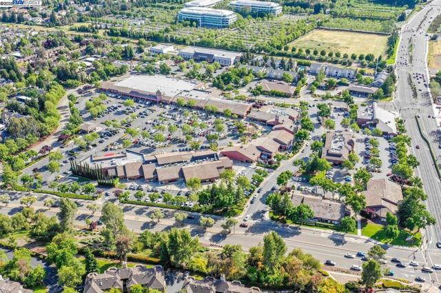 2030 Canyon Woods Drive, San Ramon CA: https://media.crmls.org/mediaz/7d5dc2fd-ee6b-45fa-9c27-08cc30dd43b3.jpg