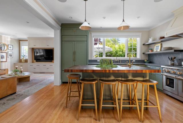 827 Walnut Avenue, Burlingame CA: https://media.crmls.org/mediaz/7d5df8d7-e0aa-4f9d-94e9-1decc28bc293.jpg