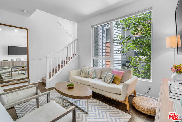 5633 Observation Lane, Los Angeles CA: https://media.crmls.org/mediaz/7d5e56c8-9cc8-4087-b6d4-7bf3a83f93e5.jpg