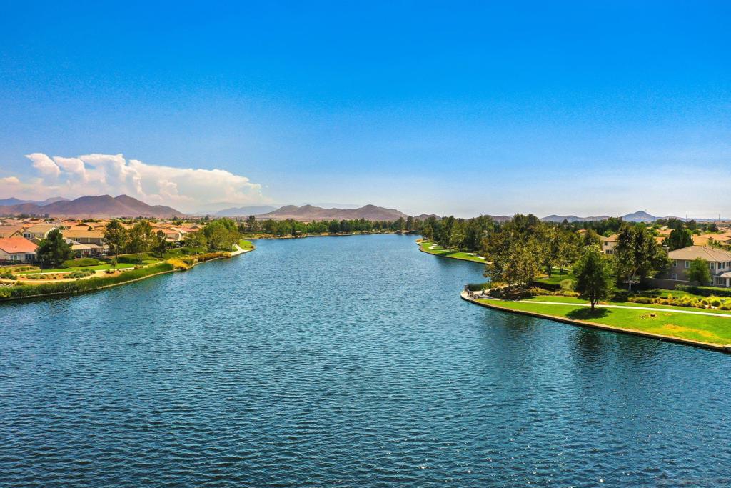 https://media.crmls.org/mediaz/7d5e8174-5e83-4d1c-93fa-60f82f762007.jpg?preset=X-Large