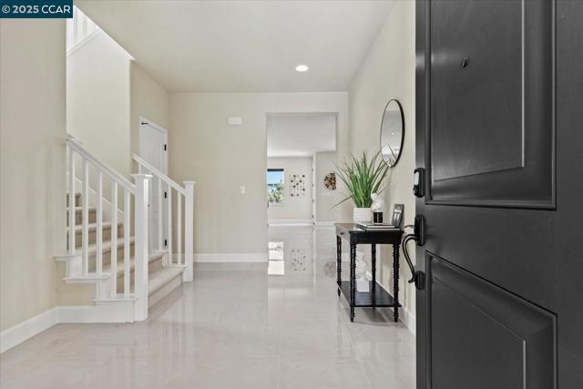 7147 Stonebrooke Drive, Vallejo CA: https://media.crmls.org/mediaz/7d5e9e82-758e-42d6-a3c5-afe90e0fe301.jpg
