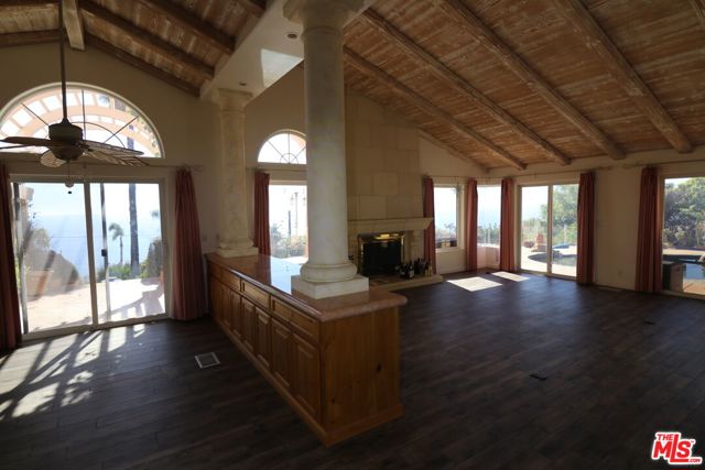 20776 Big Rock Drive, Malibu CA: https://media.crmls.org/mediaz/7d5f02e3-f369-49dd-ba40-b492e73ca6a0.jpg
