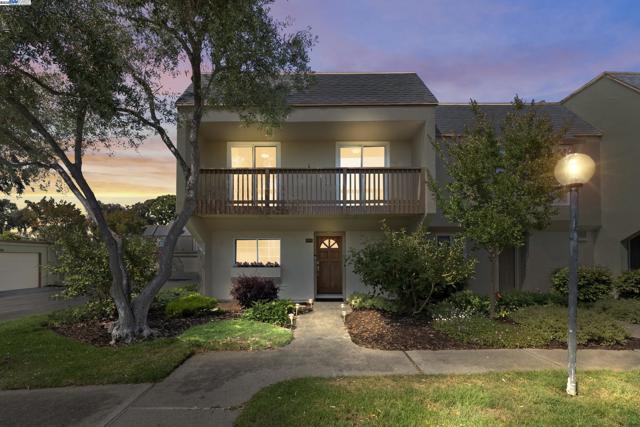 3112 La Campania, Alameda CA: https://media.crmls.org/mediaz/7d5f0b35-441f-449d-ba7b-e480d75fb178.jpg