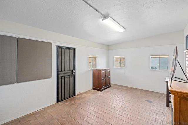 1620 49th St, San Diego CA: https://media.crmls.org/mediaz/7d5f134f-6c50-43cd-8d27-8b3fea9f3943.jpg
