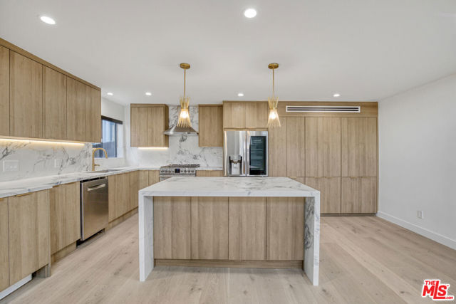 Drew Fenton | 986 Granville Avenue Los Angeles CA | MLS: 7446330 Drew Fenton | 986 Granville Avenue Los Angeles CA | MLS: 7446330