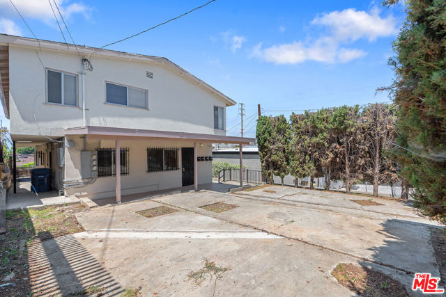 945 N Ditman Avenue, Los Angeles CA: https://media.crmls.org/mediaz/7d5fff80-94fa-414e-9647-67a6a4736901.jpg