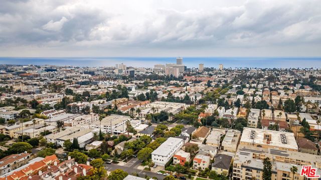 1225 Washington Avenue, Santa Monica CA: https://media.crmls.org/mediaz/7d606479-ddee-4fb4-a8e3-bbdf26bff7b1.jpg