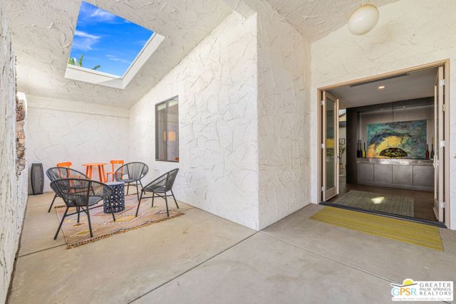 2420 Paseo Del Rey, Palm Springs CA: https://media.crmls.org/mediaz/7d607a4d-8bb4-4123-b945-d90f4005ce7d.jpg