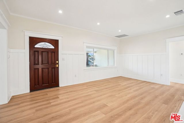 247 S Benton Way, Los Angeles CA: https://media.crmls.org/mediaz/7d608630-1f27-4d34-b70f-6ffd67482dc9.jpg