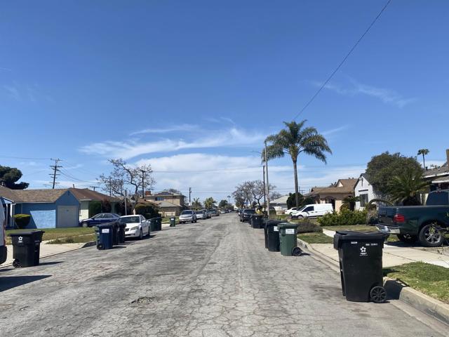 355 E 139Th St, Los Angeles CA: https://media.crmls.org/mediaz/7d60a3f1-31b9-494f-b6c8-3117cb351d1b.jpg