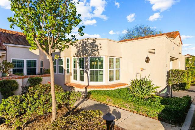 15905 Avenida Villaha, San Diego CA: https://media.crmls.org/mediaz/7d60c4d6-658a-44fa-bf19-1b27064a4a03.jpg
