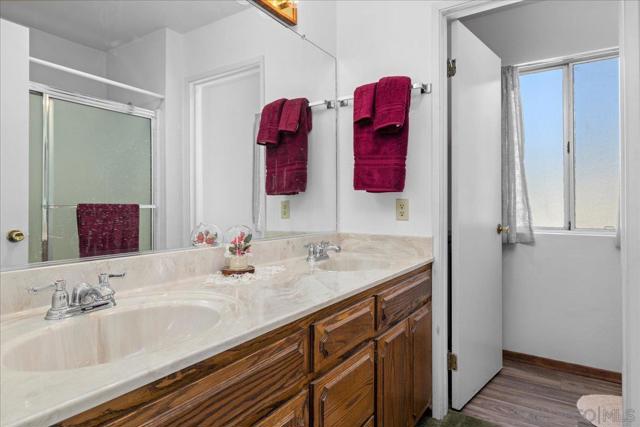13752 Frame Rd, Poway CA: https://media.crmls.org/mediaz/7d60dac0-8918-4e54-ab2a-912206b1e885.jpg