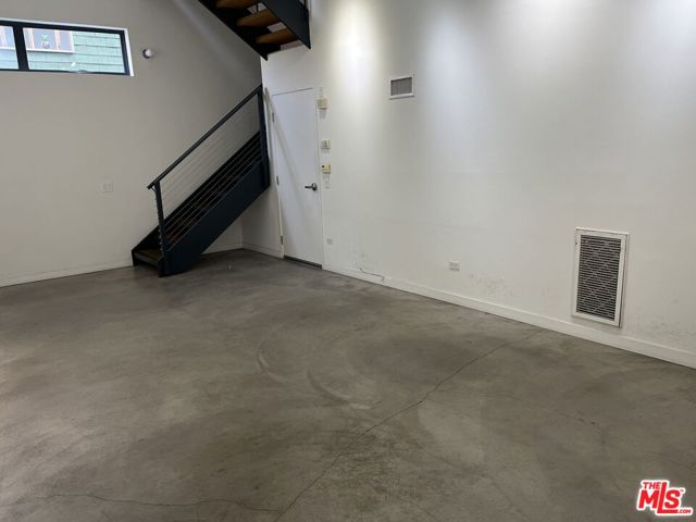 320 Indiana Avenue, Venice CA: https://media.crmls.org/mediaz/7d615507-0c03-4e53-9888-f93816238993.jpg