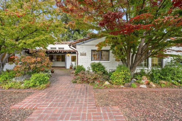 3691 Laguna Avenue, Palo Alto CA: https://media.crmls.org/mediaz/7d61dade-c239-408f-9a0b-ea305356e12c.jpg