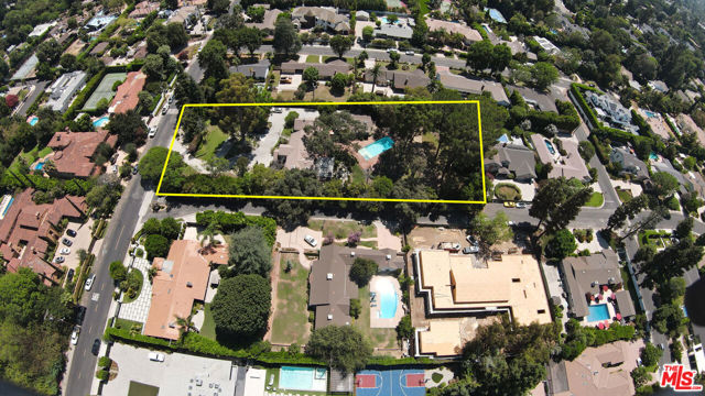 5255 Amestoy Avenue photo 2