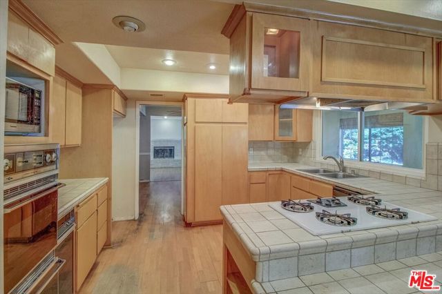 Image 7 of 32 For 14301 Hortense Street