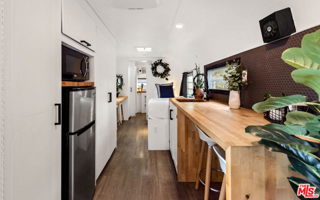 272 N Topanga Canyon Boulevard, Topanga CA: https://media.crmls.org/mediaz/7d625f84-0d8e-4193-977a-4abe9aa6b8c9.jpg