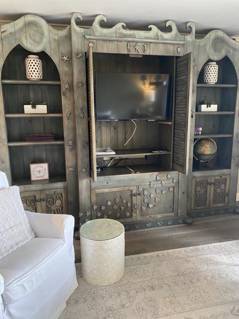 1552 Camino Del Mar, Del Mar CA: https://media.crmls.org/mediaz/7d628621-4a94-436f-aced-7fcb74ccac75.jpg