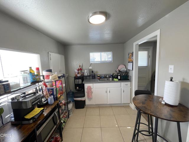 136 S Roosevelt Avenue, Oxnard CA: https://media.crmls.org/mediaz/7d639d23-4d2f-466f-a57e-032a5af889f3.jpg