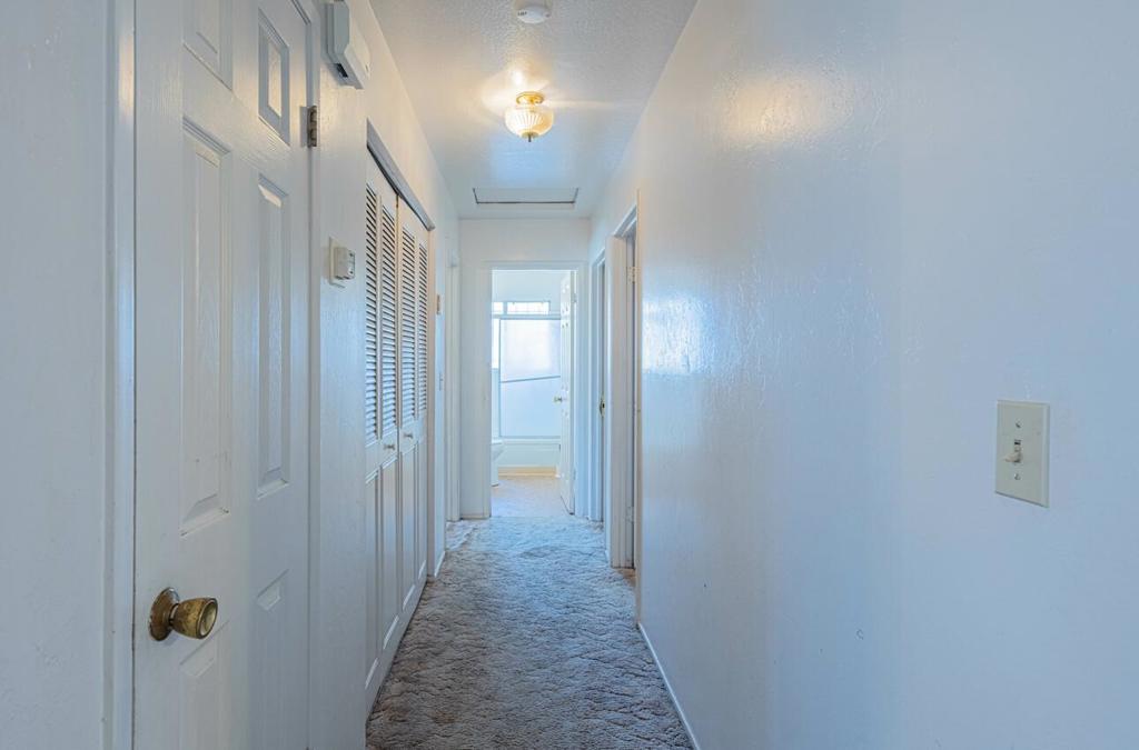 https://media.crmls.org/mediaz/7d63b436-d938-4332-af8a-2add8eaddb2a.jpg?preset=X-Large