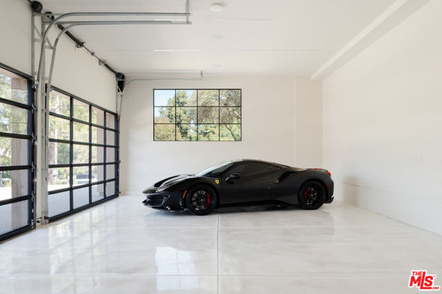 5287 Round Meadow Road, Hidden Hills CA: https://media.crmls.org/mediaz/7d63b770-c3be-4c8c-90a1-317e20e6c7c3.jpg