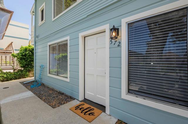 570572 Belden Street, Monterey CA: https://media.crmls.org/mediaz/7d63c52a-9cc7-4b8e-830d-05c15470cb2f.jpg