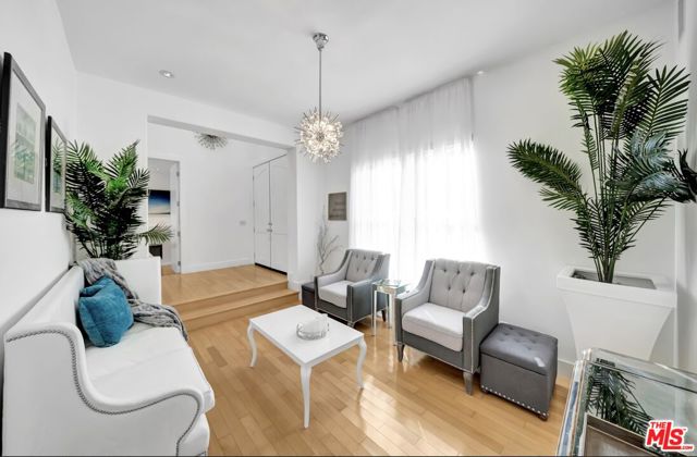 2752 Stone View Court, Los Angeles CA: https://media.crmls.org/mediaz/7d6443dd-61a1-40b9-b9b2-25fd19bcacd2.jpg