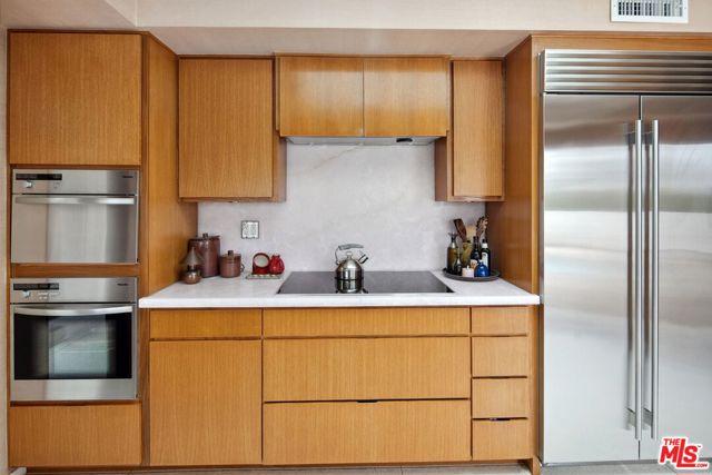 11513 Dona Cecilia Drive, Studio City CA: https://media.crmls.org/mediaz/7d649c6e-fd07-4ebf-93e3-eece1ba168c0.jpg