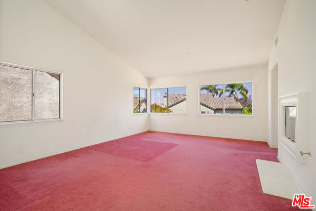 6615 Kentwood Bluffs Drive, Los Angeles CA: https://media.crmls.org/mediaz/7d651cba-de36-4d0f-b2df-40549b1054b6.jpg