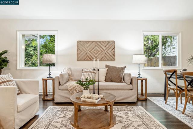 5810 Estates Dr, Oakland CA: https://media.crmls.org/mediaz/7d6523a9-eca3-4bbc-9b19-a9b5a7fc1fe7.jpg