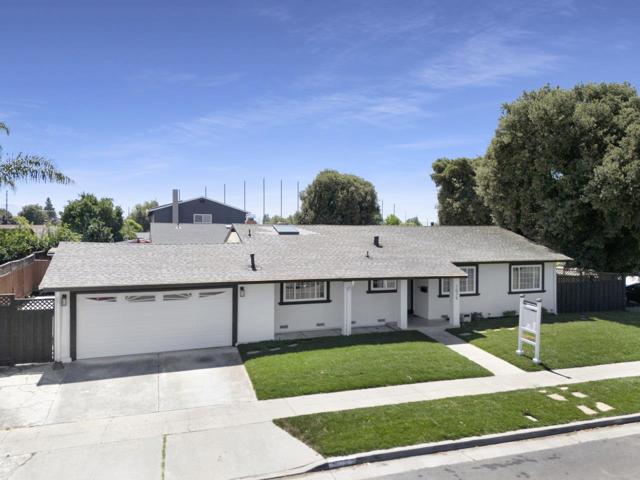 1075 Summerfield Drive, San Jose CA: https://media.crmls.org/mediaz/7d665c57-3bf6-4c6e-8b7c-48136aeb8526.jpg