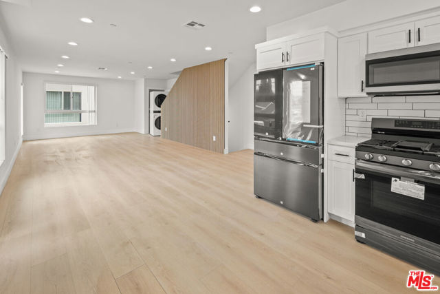 2700 Fletcher Drive, Los Angeles CA: https://media.crmls.org/mediaz/7d666b50-d44d-40e6-a769-544ec8279827.jpg