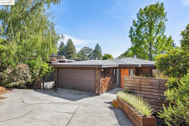 1310 Grizzly Peak Blvd, Berkeley CA: https://media.crmls.org/mediaz/7d66b1dc-7e5c-46c3-b146-c2fb452d5c4c.jpg
